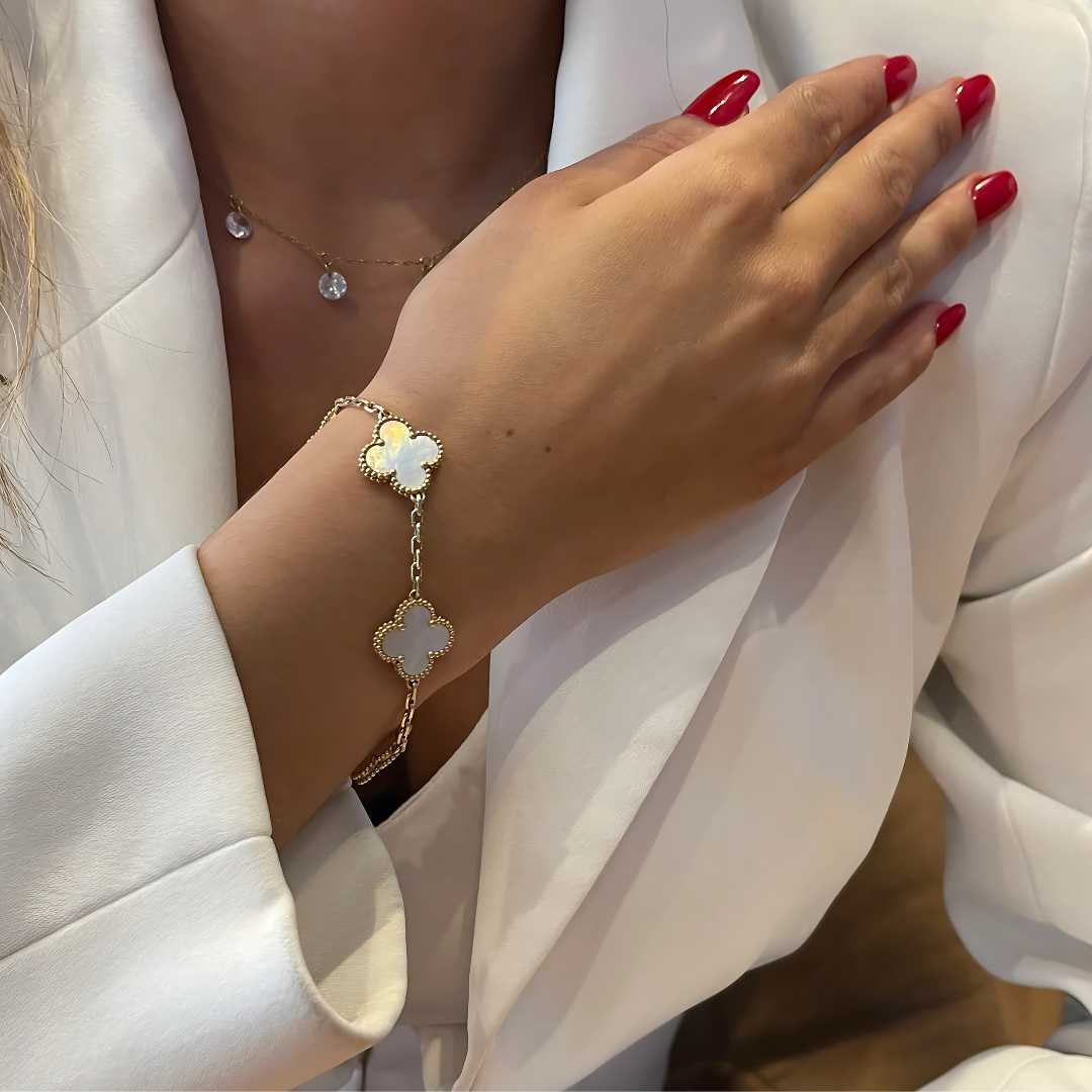 Narukvica u poklon kutiji sa satenskom mašnicom – elegantno pakovanje