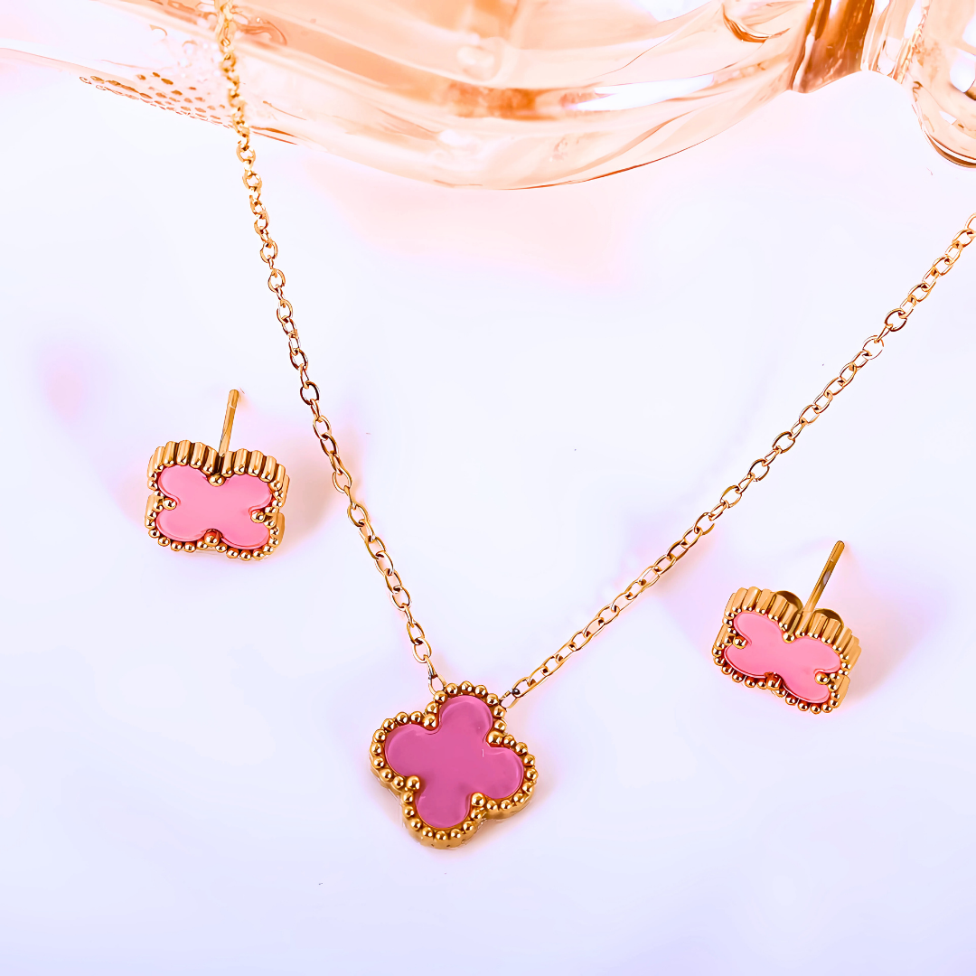 Rosé pozlaćeni komplet: elegantne naušnice i ogrlica u suptilnom sjaju